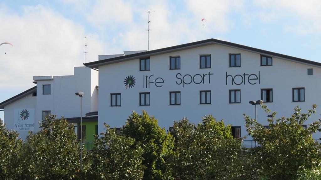 Life Sport Hotel Mentana Extérieur photo